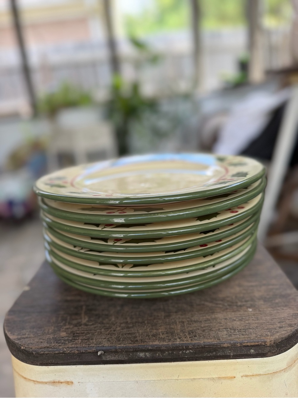 Home Victorian Holly China Plates - Set of 8